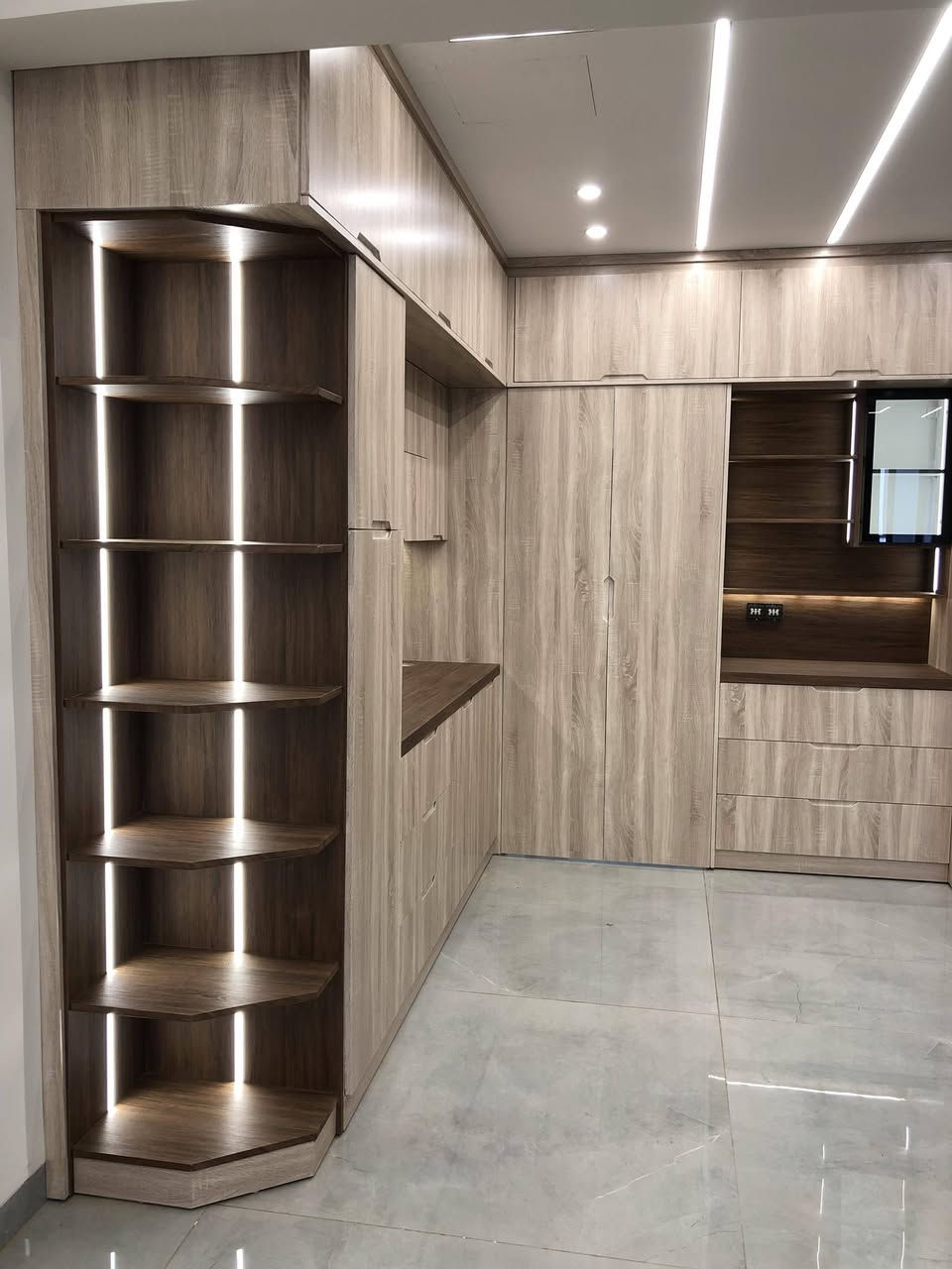 اشتريت بيت🏡 🏠 🏘️  وحاير منين تبدي؟؟ 🤷‍♂️
لتحير ابد وابو نبأ النجار 👷‍♂️ موجود
مطابخ مودرن تصميم وتنفيذ بأيادي محترفة
دريسنغ روم نصممه الك حسب قياسات غرفتك
ديكورات تحت الدرج تضيف جماليه ومساحة للتخزين
لتتردد بالتواصل ويانه على الارقام 📞 
***********
***********
عنواننا اربيل الصناعه الجنوبيه
