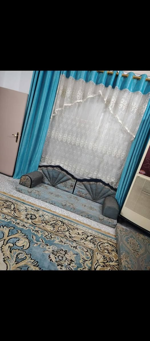 🔥 ديوان عراقي فخم للبيع 🔥
للبيع ديوان عربي مرتب وفخم، قعدة واسعة ومريحة، تصميم زاوية L، ويا مساند ظهر ومخدات إيد، والقماش مزخرف ومرتب مثل ما مبين بالصور.
✨ مناسب للبيت والمجالس
✨ قعدة واسعة ومريحة
✨ شكل أنيق وفخم
✨ الديوان كامل مثل ما موضح بالصور
💰 السعر: 325 ألف دينار وقابل للتفاوض للجادين
📍 الموقع: النجف الأشرف – ميلاد، شارع 15
📞 للاستفسار والتواصل: ***********
اللي جاد بالشراء يتواصل، والسعر بي مجال بسيط 🤝
