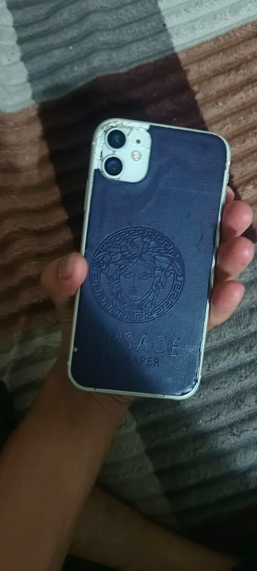 11عادي ضهره مفطر وشاشه بيه فطر ناعم واضح بتصوير وبطاريه 50 سعر125قفل *********** للانتصال
وهاذا رقم واتساب ***********
