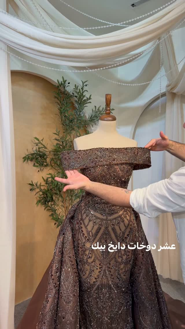ومعاك الكهوه حلوه بغير سكر 🤎🤎

#model #explore #lifestyle #christmas #iraq

نص مكتوب في الصور:
- عشر دوخات دايخ بيك