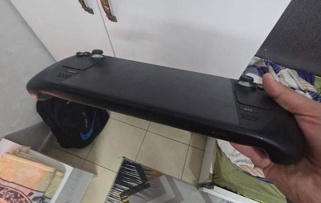Steam Deck LCD 512gb
السعر 535 الف وبي مجال
 
نظيف وبي كل الملحقات واستخدام اقل من 75 ساعة
عنواني بغداد حي اور 600
رقمي *********** واتساب 

المواصفات 
Storage: 512GB High-Speed NVMe SSD (fastest internal storage for the LCD lineup)

Screen: 7-inch Premium Anti-Glare Etched Glass Touchscreen (exclusive to this 512GB LCD tier)

Processor: AMD Zen 2 CPU / RDNA 2 GPU (plays AAA PC games smoothly)

RAM: 16GB LPDDR5 RAMExpandable

Storage: Built-in MicroSD card slotOperating

System: SteamOS (user-friendly console interface + full Desktop Mode)Battery Life: 40Whr battery (2 to 8 hours of playtime depending on the game)Connectivity:

 Wi-Fi 5, Bluetooth 5.0, and USB-C port for charging/docking
