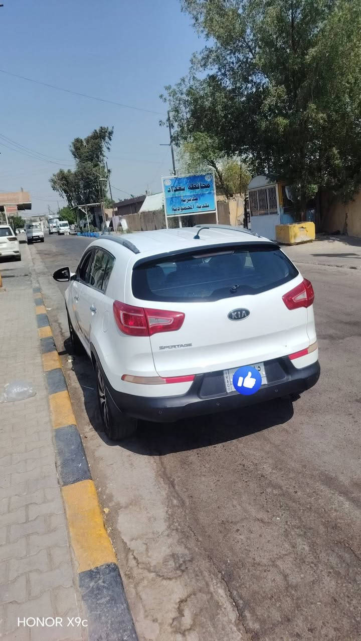 السلام عليكم كيا سبورتج موديل 12 خليجي
سياره بسمي كفاله عامه من كلشي تبريد ثلج مكينه وكير بلادي. تخم تاير جديد 
المواصفات.
مري شفط
اشاير بل مري
تبريد قطعه
مكينه دوش.  2000
مكان السياره بغداد
السعر. 133$.   بيهه مجال قليل

للتواصل ***********   *********** واتساب
