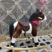 للبيع: حصان هزاز خشبي للأطفال (Rocking Horse) 🐴✨ الميزات: يحتوي على أز...