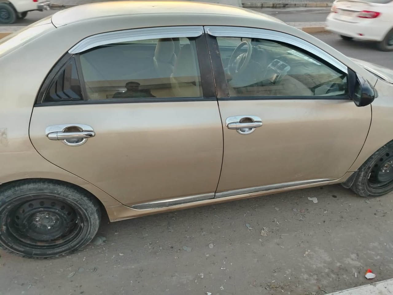 كورلا 2013 بيه قطعتين شاصي مسحوب شويه 
السياره كلشي ماعايزه خير من الله  فقط تخم تايرات 
سعره 100ورقه  مكان سامراء ***********
