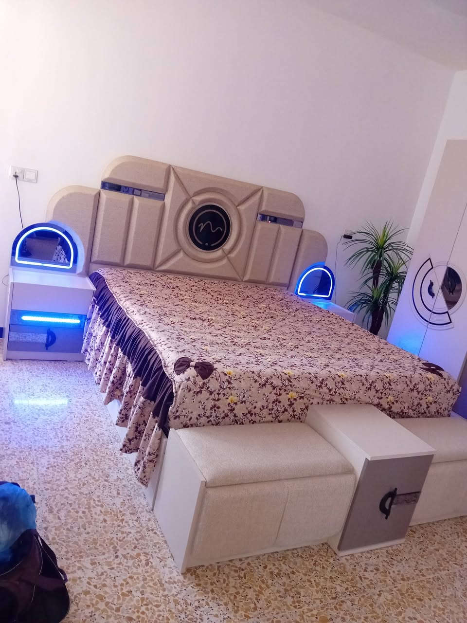 غرفة نوم تركية • ضخمة • استعمال ٣ أشهر
