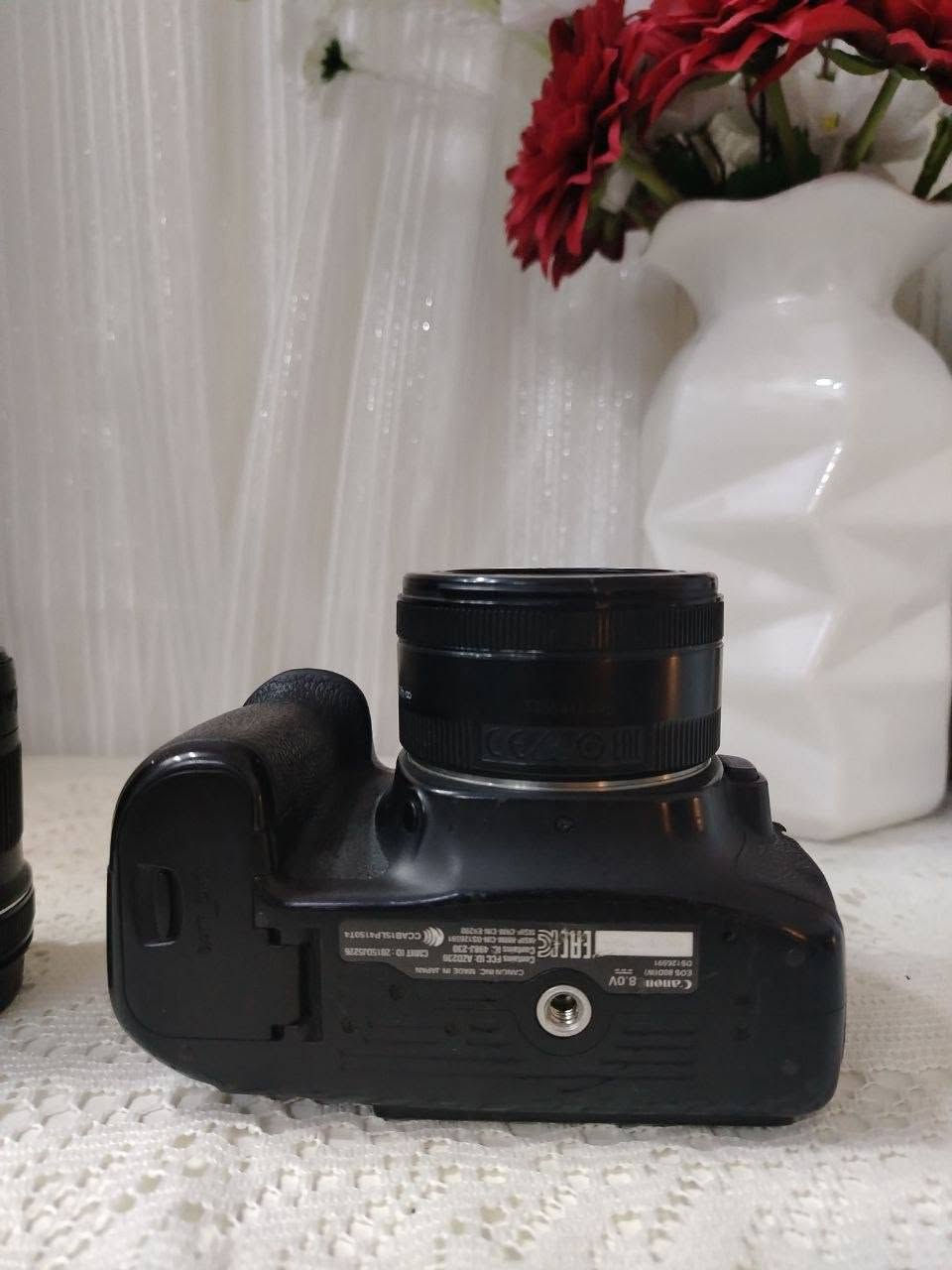 كانون 80d للبيع وياها وياها
عدسة 50mm وعدسة 10-18 الترا وايد

الملحقات 
بدي مع العدسة ال50 وعدسة ال10-18
وشاحنة وبطارية 

السعر 450 الف 

عنواني بغداد المحمودية 
***********
