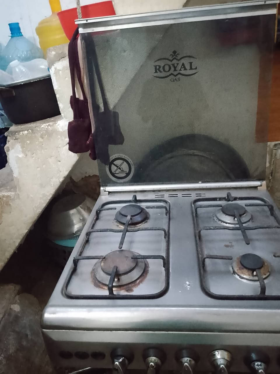 طباخ • نضيف • عين وحدة مشكلة