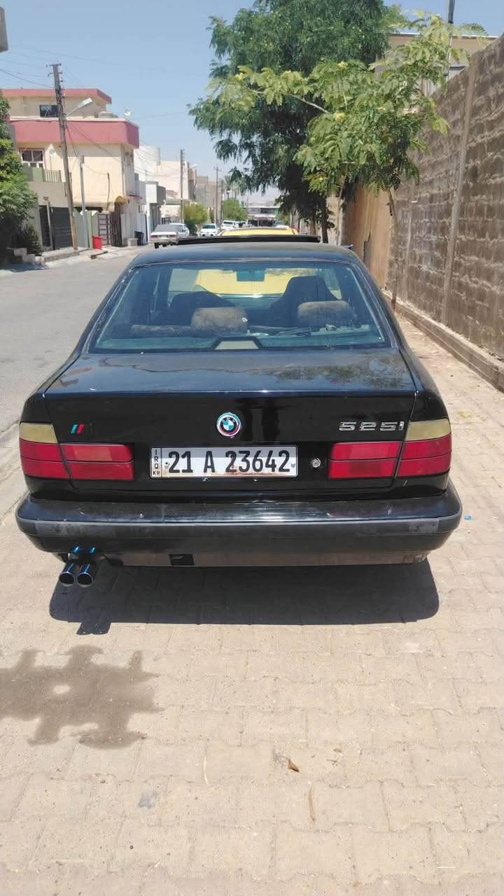 بناوي خواي كورو ميهربان Bmw سعر مناسب ٥٢٥كةپس كير عادي مؤديل١٩٩٢سلايد جام كاربا سنوي تا ٢٠٢٧تازية كؤبؤني بة نزيني هية تةقةورقةي تينيية وكو ليدراوش تانها لاي سة كني جمپيكي خفيفي هية بيناو كرتن سياركة تا بلي خاوينو مالي دؤستة سعركشي ٤٧مة جال تكايية ئكر موشتة رينيت سة رمان
مية شينة ***********

