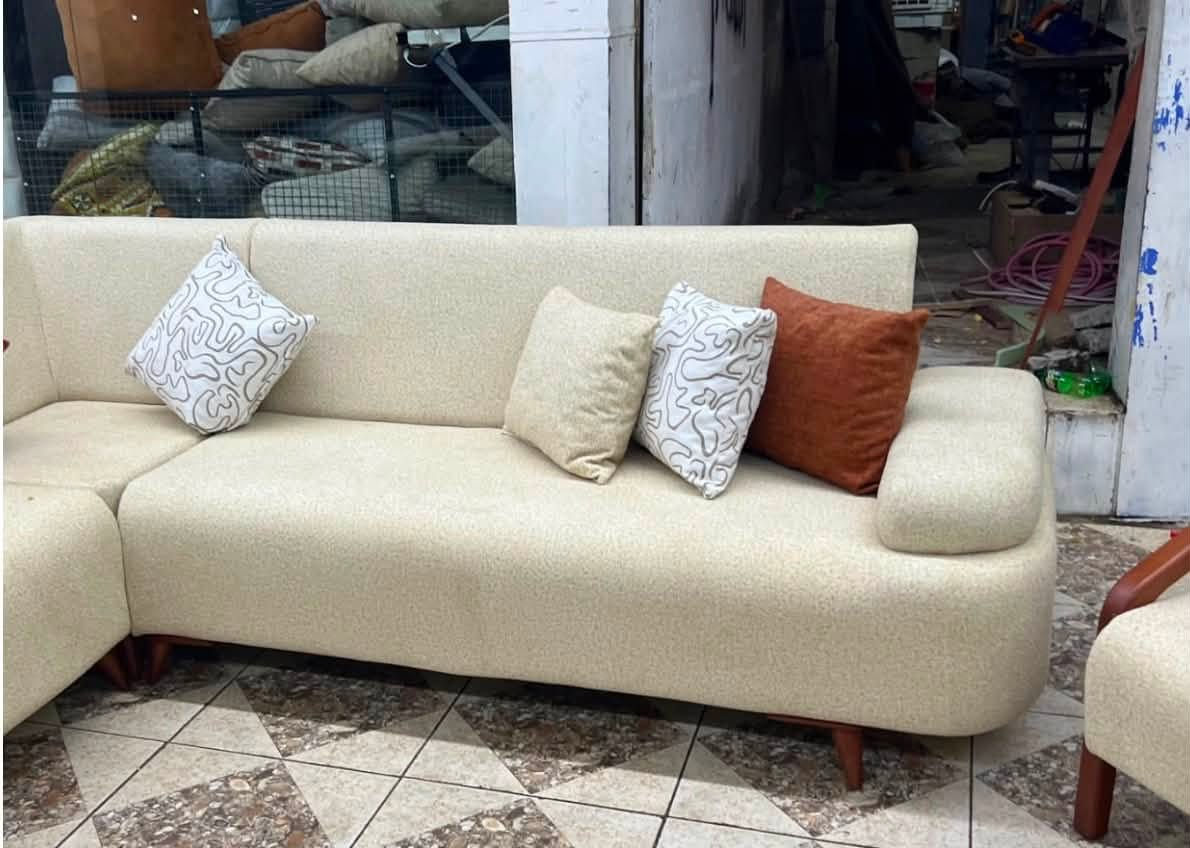 معمل إبراهيم الحاج علي 🛋️
تفصيل مفرد وحسب الطلب بالضبط!
نشتغلكم بأجود المواد: إسفنج إكسترا درجة أولى للراحة، وهيكل خشب بلايود متين يقاوم ويعيش وياك.

📞 للإستفسار والطلب اتصلوا بنا: ***********
