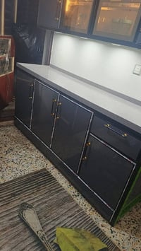 كاونتر ألمنيوم حديث 3قطع كامل العرض 2 مترين العنوان بغداد 07836603186