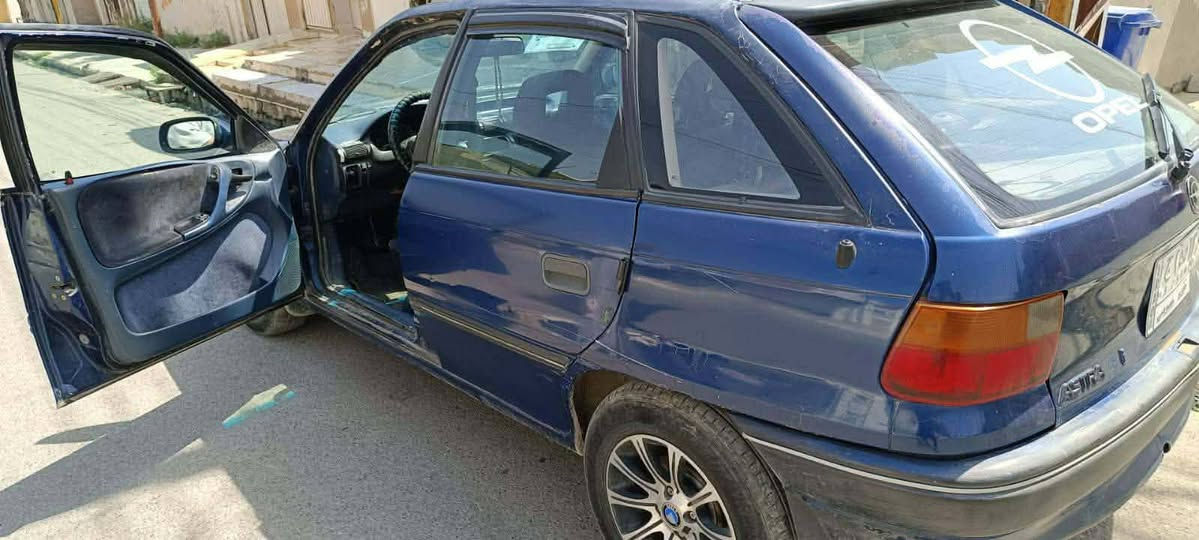 السلام عليكم مكلف بنشر 
استرا.. موديل 92
سنويه لل28
رقم نينوى الماني 
بسمي اني الشرعي 
سقف بي ضرر
محرك وكير شرط 
حجم ٢٠.. طخم جديد 
العنوان الاصلاح الزراعي 
للستفسار. ***********
