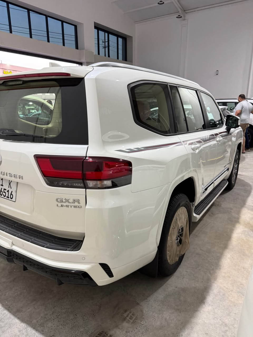 * لاندكروزر GXR لمتد زيرو 2025 ام الرادارات 
* بغداد معارض النهضة الشارع الثاني 
* ⁠ابو يحيى (*********** & ***********) 
* ⁠الموديل : 2025 أبيض زيرو 
* ⁠* ⁠الفئة: GXR لمتد تنفس طبيعي 
* ⁠السعر (118 مليون) 
* ⁠اللون ابيض رقم بغداد
* ⁠العدد (زيرو) 
* ⁠محرك  6 سلندر (4000 cc) 
* ⁠لحاية امامية خلفية (كت) 
* ⁠رادار امامي رادار خلفي 
* ⁠تحديد مسار قيادة ذاتية 
* ⁠انارة داخلية بالابواب 4 كامرات محيطية (360 درجة) 
* ايرباك عدد (8) صاج داخلي 
* ⁠بصمة تشغيل بصمات ابواب عدد (5) 
* ⁠شاشة امامية اصلية شاشات خلفية عدد (2)
* ⁠الدوسات الجانبية نيكل فتحة سقف (سلايت) 
* ⁠كراسي الامامية كهرباء وتبريد 
* ⁠مقاعد (7) راكب دفع رباعي (4 * 4) 
* ⁠ثلاجة وسطية جنطة كهرباء 
* ⁠تشغيل عن بعد شاحن واير ليس 
* ⁠حساس امامي خلفي ويل (20 انج)
* ⁠وباقي مواصفاتGXR المتد المعروفة 
* ⁠السعر (118 مليون) 
* بغداد - معارض النهضة - الشارع الثاني - معرض تاج المعارض بغداد, العراق
