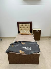 غرفة نوم • سريرين • ميز مرايا