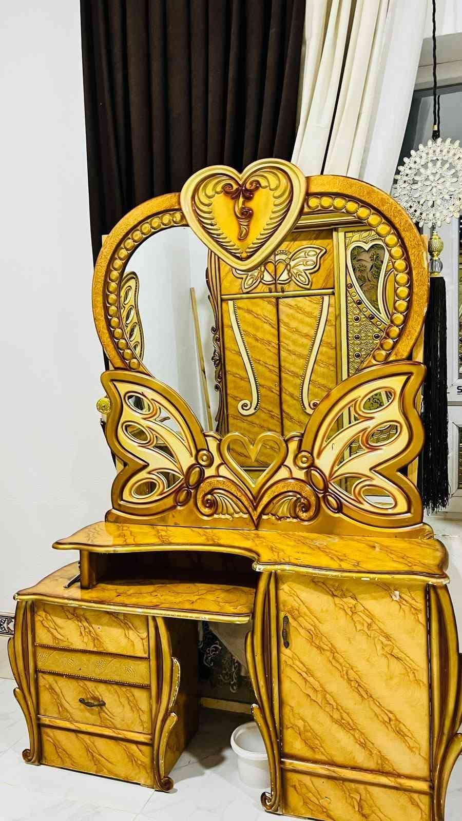 غرفه نوم توج خشب عراقي صاج لون ذهبي مميز السعر #750 العنوان الرمانه البوعبيد
للاستفسار ***********
