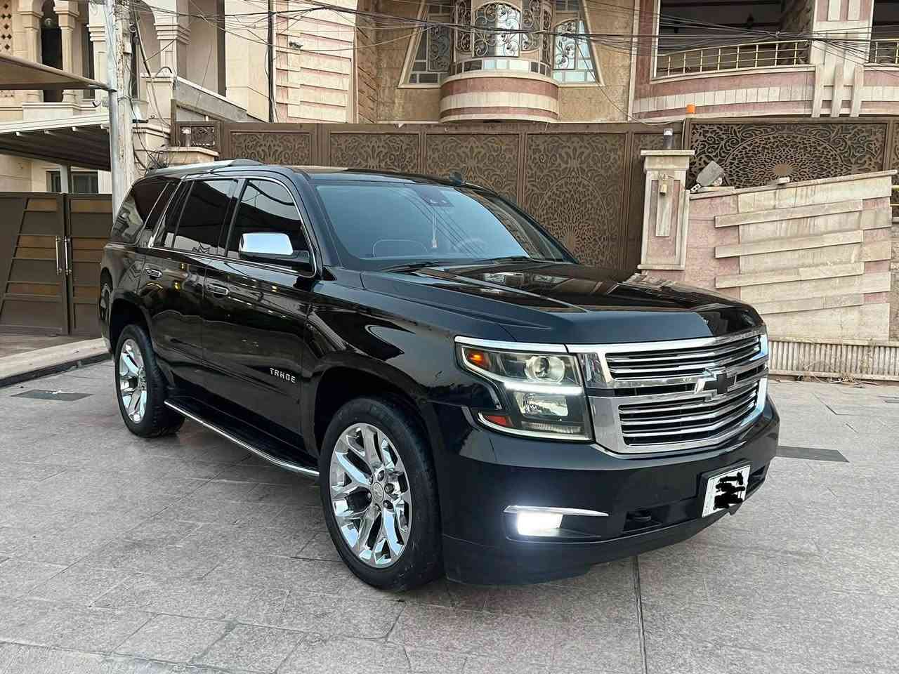 تاهو 2015 خليجي وكالة المنصور 
مكفولة وبيها سونار  
١-محرك ٥٣٠٠ - ٨ سلندر 
٢-داخل لون قرميدي
٣-فتحة سقف
٤-كراسي جلد كهرباء تدفئة وتبريد 
٥-كرسي السائق رجاج خزن ميموري مع الاستيرن
٦-ستيرن تدفئة فول تحكمات
٧-جميع الكراسي تحكم كهرباء 
٨-قاصة مع شاشه كبيره فولHD تاچ مع حاكيه مع كاميرا دواره 360 درجة 
٩-شاشة سقف HD 
١٠-مري شفط وقلاب واشارة
١١-دوسة البانزين والبريك تحكم كهرباء وذاكره ميموري 
١٢-تحكم بالتشغيل عن بعد
١٣-ترحيب وانارة داخلية لد بالكامل 
١٤-كروزر سرعة ونظام اقتصادي 
١٥-ثلاجة وشاحن لاسلكي 
١٦-رادارات وتوقف ذاتي عندالاقتراب 
١٧- نقطة عمياء 
١٨-حساس امامي وخلفي منبه تصادم💥 
١٩-شاشة أعطال دجتال 
٢٠-ويل كب بريمير مع طخم اطارات ٢٢
٢١-عداد المسافة٩٠ حقيقي قابل للزيادة
السيارة رقمها بغداد  بأسمي السيارة جديدة بمعنى الكلمة استخدام شخصي وممتعوبة ابد ومبيها مصرف نهائياً سيرفس كامل هسه مسوي كاملة مكملة انظف سيارة بموديلها
السعر295 الف دولار و قابل للتفاوض 
***********
