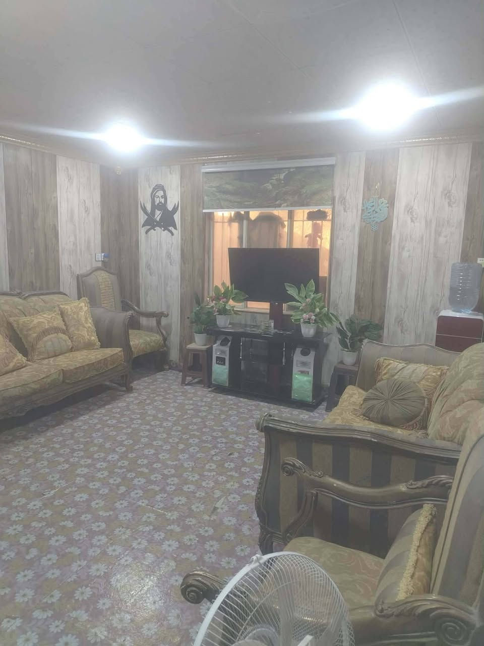 بيت للبيع مساحة 200متر مربع تقريبآ زراعي موقعه قرب فلكة سلمان باك طريق بسمايا مقابل بانزين خانة المستقبل و مطعم ابن العراق سابقا
دخلت خدمات مجاري كهرباء مي وكلشي قريب منه المستوصف ومدارس واسوق ومحلات أفران ملاعب مركز شرطة بانزين خانة مطاعم قريب منه الشارع العام ومولد خط ذهبي كهرباء خطين انترنيت كلشي متوفر بيت جاهز تجي وتكعد بدون ما تصرف اي شيء  رقم ‏‪***********‬‏  احمد للعقار

