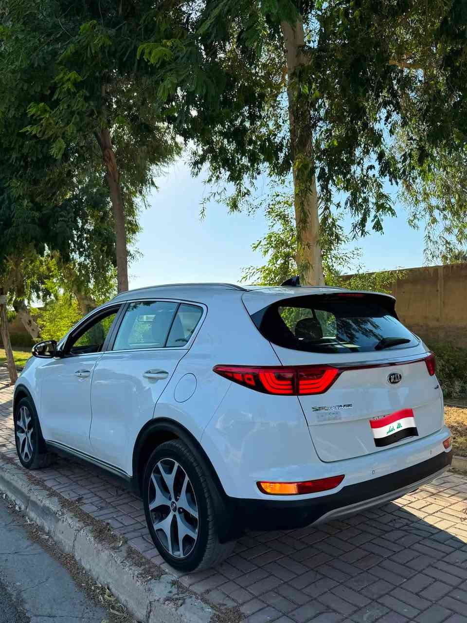 سبورتج موديل 2019 جيتي لاين￼ GT LINE ￼ بغداد أنكليزي جديد 
خليجي اعلى فئة فول مواصفات 
ماشية ٩٠ كيلو
داخل لونين عسلي واسودّ 
محرك بلادي على وضع الشركة 
كير بلادي على وضع الشركة 
كفالة بدون صبغ فقط  طخة بالدعامية امامية
 وبارد صغير حيل بالبنيد ماينشاف يطلع بالسونار 
 و زلوغ بسيطة بالبدي مال استخدام وشارع 
مواصفاتها مقاعد جلد وكهرباء 
جنطة كهرباء 
سايد بريك دكمة 
شحن وايرلس 
٣ أنظمة قيادة سبورت ايكو وعادي 
قطعتين تبريد 
مري قلابة
حساسات من كل جوانب السيارة 
وبعد بيها مواصفات تكدرون تبحثون عنها 
كل شي بيها داخل خارج بلادي على وضع الشركة 
سعرها ١٨٧ قفل بدون عملة  
السيادة باسمي مكاني بغداد والشراي 
يتصل 
***********
راح اخلي فديو بالتعليقات
