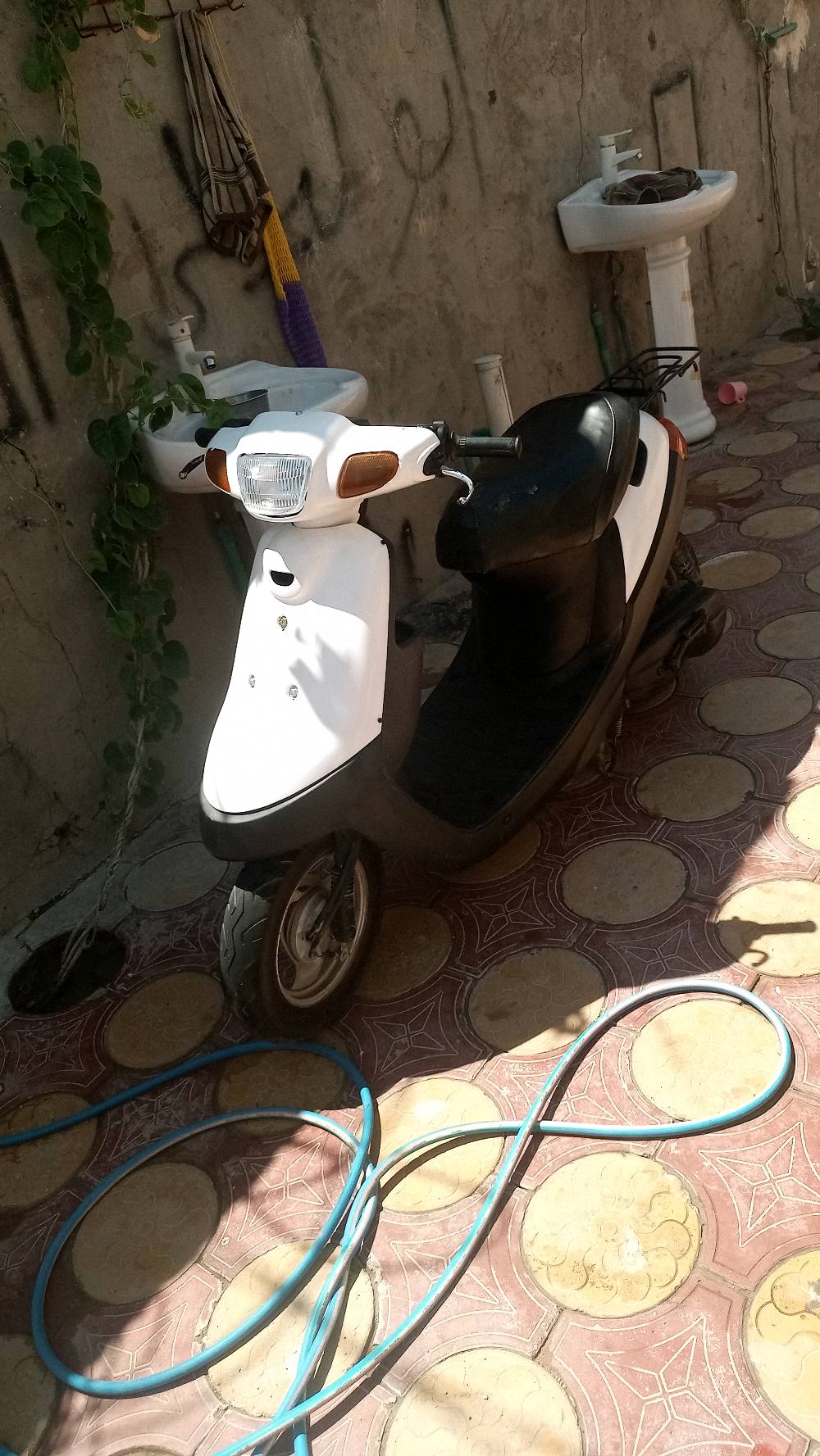 دراجه بطه دبل سكليتر دراجه مكفوله شاصي مكفول مكينته مفتوحه مره وحده كهربائيات كله شغاله اادراجه هندر واحد تشتغل تجي تشغل وتروح نقصه فقط باتري السعر ٢٠٠وبيه مجال المكان نجف ***********