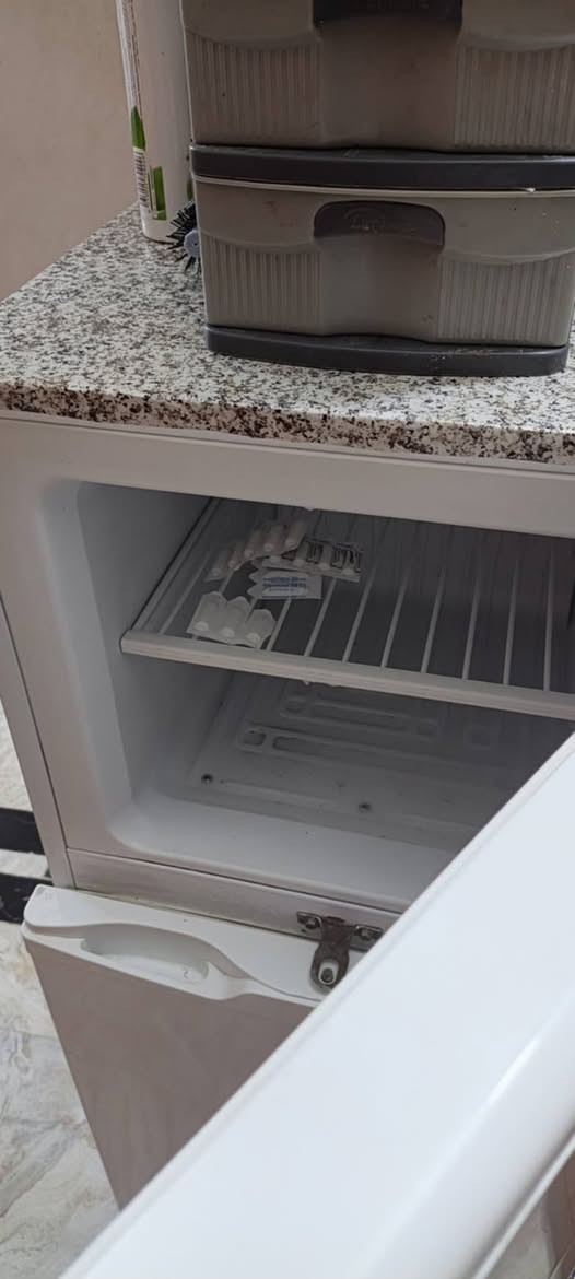 للبيع 
ثلاجه شغاله كامله سعر 110
الشراي يتفضل خاص

الخالديه جزيره الخالديه بصف الجسر الصديقيه
