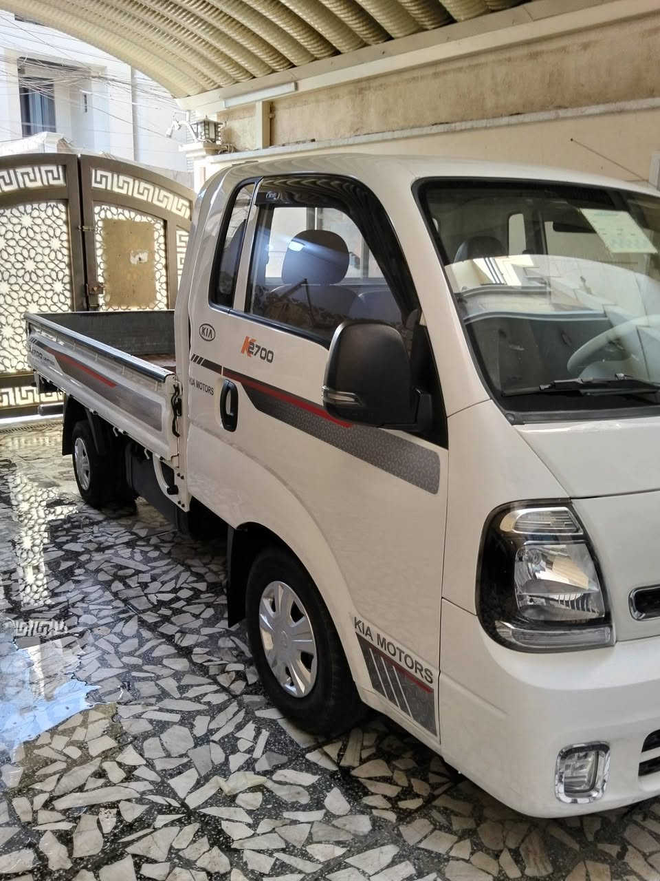 السلام عليكم 
كيا موديل 2021 رقمها بغداد انكليزي شرط التحويل 
مكينه 2700 جديده لا صرف ولا بخار ولا تنقيص 
وكير ومكينه واكسل وشاصي ورقم شاصي كل مكفول 
تخم تاير جديد شاده سياره جديده بعده على وضع الشركه 🏷️ سياره جديده بل كارتون 📦 تبريد ثلج 🥶 
سياره ماشيه 100 الف كم 📍 حقيقي سياره جديده بل كارتون والسياره مكفوله كفاله عامه لا ضربه ولا صبغ ولا تبديل ولا فتح ولا معجون ابيعلك على السونار.
العنوان بغداد البلديات 📍 السعر 132 وبيه مجال بسيط الرقم ***********
ملاحظة الشاصي مكفول حته من الصبغ

