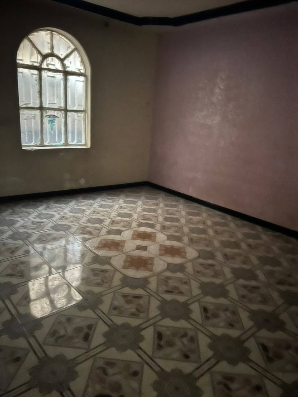 #بيت #للايجار 
في حي التاميم
المساحه ٢٣٠ متر 
بدل الايجار ٤٠٠ قفل 
مكون من غرفتين وصاله ومطبخ وستقبال 
مكتب عزت للعقار شارع 60مقابل المول الجديد 
الهاتف ***********
