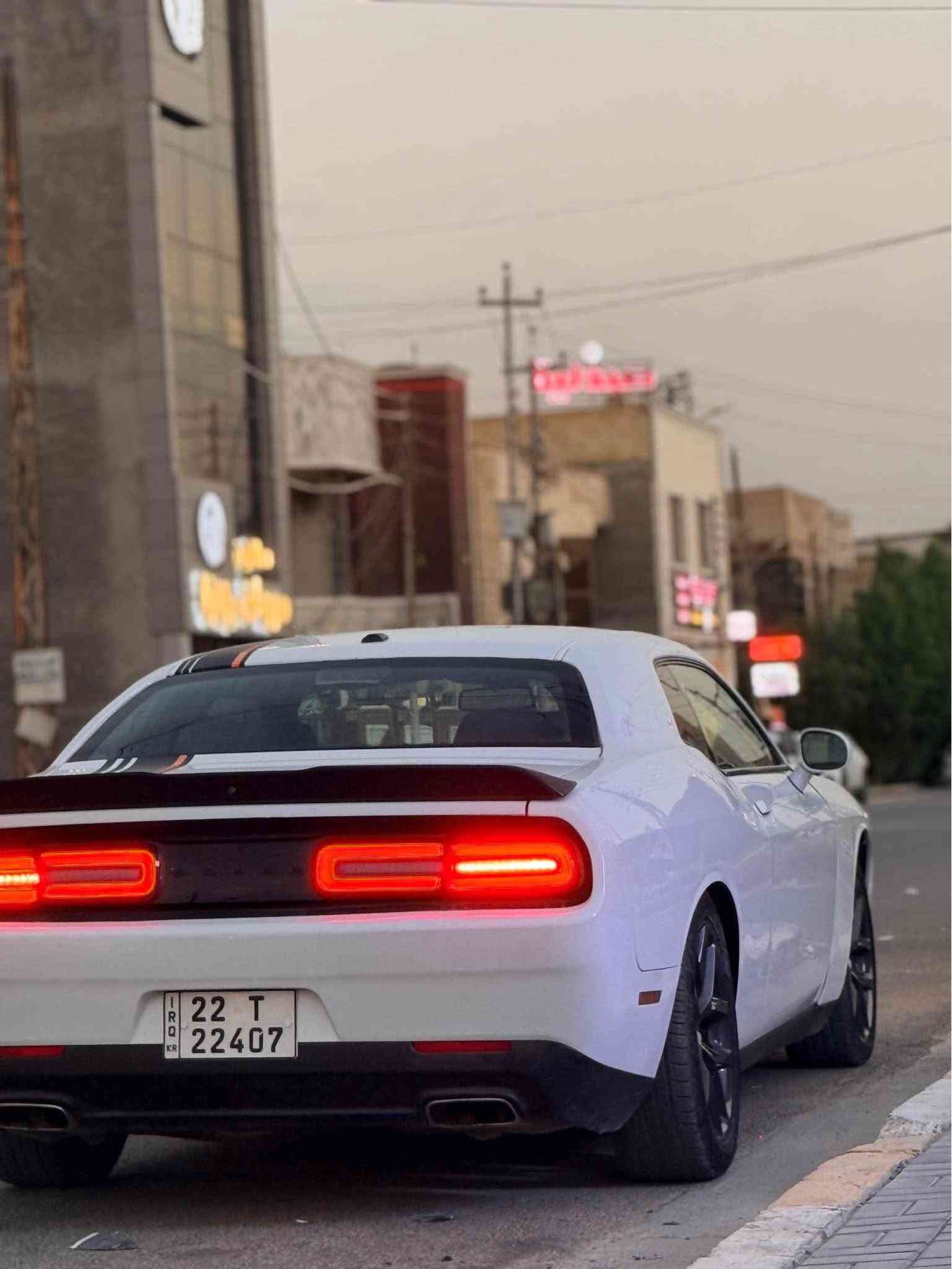 🔥 دوج جالنجر SXT موديل 2023 - للبيع 🔥
سيارة رياضية ممتازة بحالة جيدة ونظيفة جداً جاهزة للاستخدام.
📋 تفاصيل السيارة الأساسية:
 الموديل: 2023
 اللون: أبيض
 المحرك: سلندر (V6) سعة 3.6L (
 المسافة المقطوعة: 24 ألف ميل فقط
 الضرر: 3 قطع صبغ)
⭐ أبرز المواصفات (SXT):
 بصمة تشغيل ودخول ذكي
 شاشة لمس ذكية تدعم Apple CarPlay و Android Auto
 كاميرا خلفية 
 كرسي  السائق تحكم كهربائي
 نظام قيادة رياضي (Sport Mode)
 تبريد ممتاز (قطعتين)
 تحكم كامل من الاستيرن مع نظام أوامر صوتية
 ويل كب أصلية مع شاشة معلومات ومعايير قيادة
📍 الموقع: بغداد - حي الجهاد (شارع المطار)
📞 للتواصل والاستفسار: *********** بغداد, العراق
