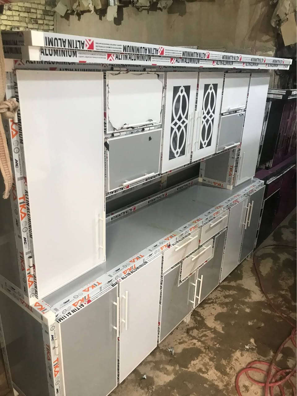 تخفيضات كاونتر مترين ونص ابو النزال شغل شرط التزكام مقطع اصلي بليت واحد ملم نرماده حفر نقش cnc تاج وكلوبات جراره بوري سكه شفط شغل درجه اولى مع سنك متر وربع مرمر ب٧٤٠ العنوان ناصريه شارع الاخلاص *********** ناصرية, ذي قار
