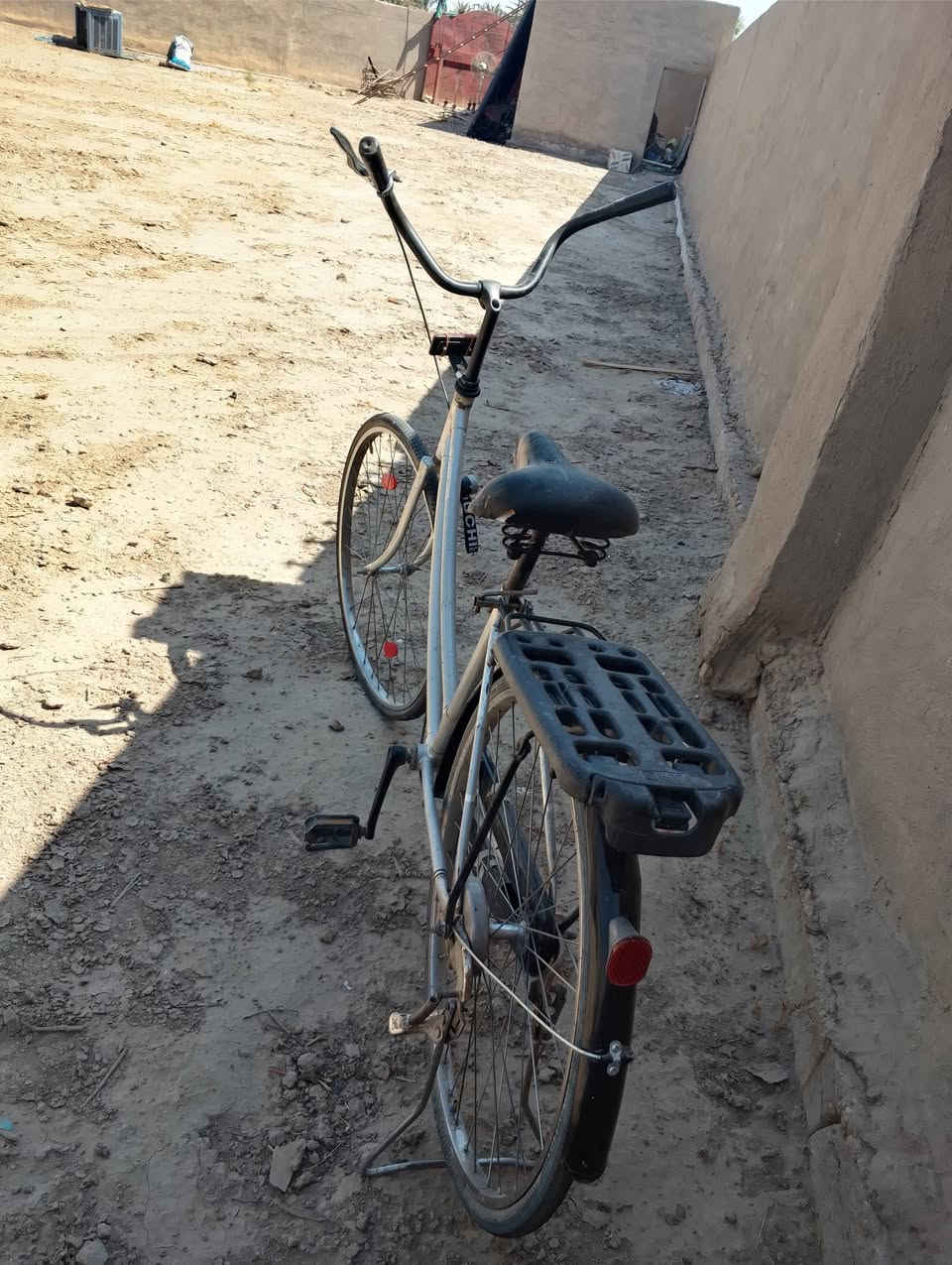 السلام عليكم بايسكل للبيع نضيف عايزه جوابه 2  العنوان البدير قريه العرايه السعر 65 الف الشراي يجي خاص ‏‪***********‬‏
