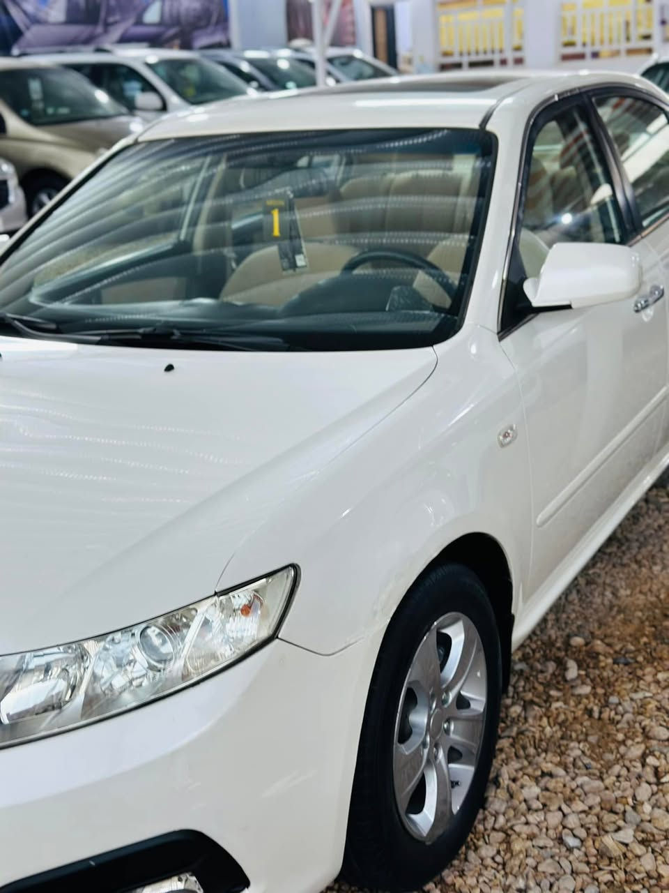 اوبتيما 
موديل 2009
سيارة جديدة 
بدون صبغ مكفوله 
ماشيه 150
سياره جاهزه من كلش 
السعر 125$
اتصال ***********
