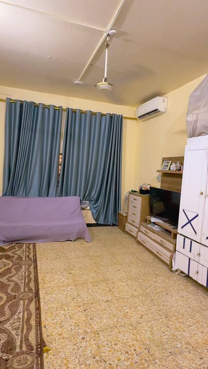 بيت طابو زراعي حولي الجامعه مقابل بيت المرمر المساحه 200مترغرفتين وصاله وبراني ومطبخ وصيحيات داخلي وخارجي السعر 73مع المجال ***********
