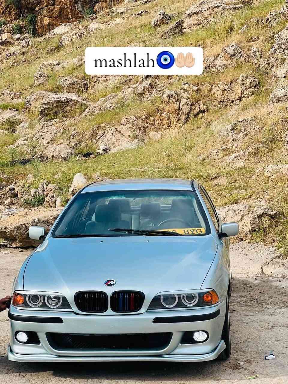 BMW سەقەر بۆ فرۆشتن مۆدیل ١٩٩٨ کامل کراوە بە ٢٠٠٣ پشت و پێش M چوار تایە و ویلی لۆک شاشە ئایپاد تەبرید سارد و گەرم لەسەر سویچ❄️٥٢٨دەبڵ دیجیتاڵ گێر و مەکینە تەقە و ڕەقەی بە شەرت سەیارەکە ساخە مەنەفێسی ئیبراهم خەلیلی لەگەڵە سەقفی بێ بۆیاخ بێ دەعم و لێدراو کامل لایت عەدەسە زینۆن ٨ئێرباگ گێڕ عادی و تۆماتیک و سپۆرت چوار جام ئۆئۆ و فول فولە بەس سڵاید نییە گۆڕینەوەش ئەکەم لەسەر دڵ گرتن شوێن پێنجوێن  *********** واتسئەپ و ڤایبەری لەسەرە

نص مكتوب في الصور:
- mashlah 🧿🤲 خوای گه‌وره‌ بیکات به‌ نسیبی ئه‌وه‌ی حه‌زی لێیه‌تی 🧿
- mashlah
- mashlah 🧿🤲🏻