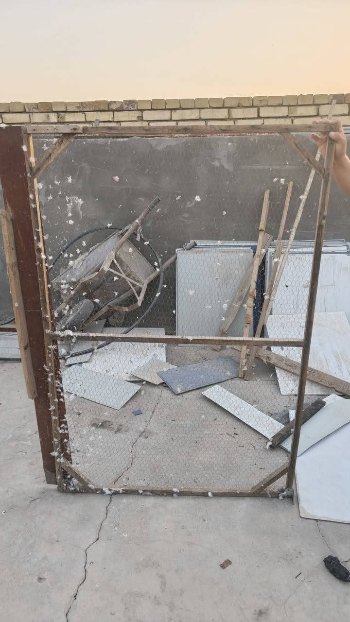 سلام عليكم بابيات 2 طول الوحده 2ونص بيناتها حاجز يعني يصيرن برجين كل باب وحد او برج واحد بكيفك لا كسر ولا شي للبيع سعرها 40 الف مكان ناصريه مركز سديناويه ***********
