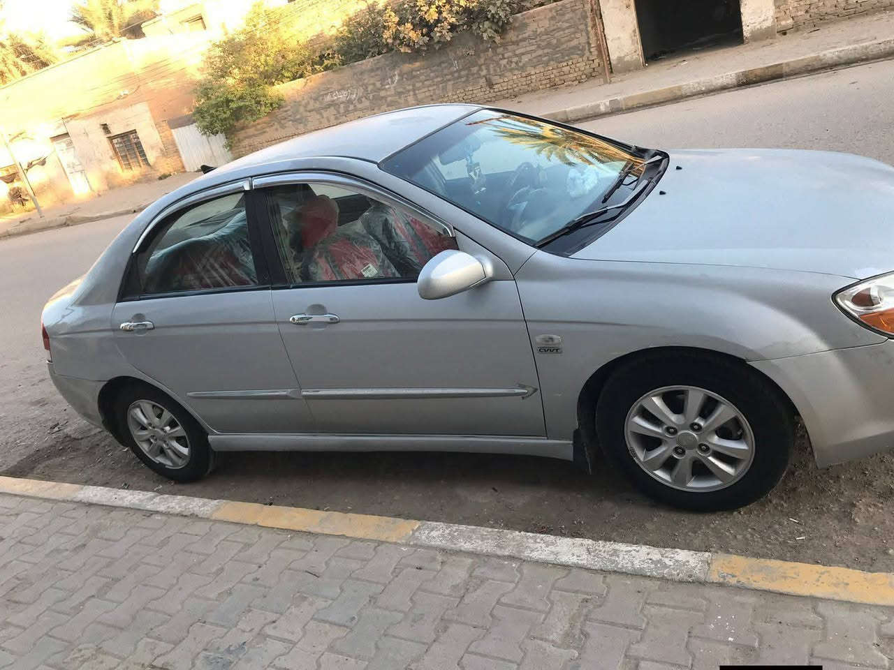 سلام عليكم سياره سيراتو للبيع موديل ٧خليجي مكينه 1600 السعر ٧٥ العنوان الشاميه ناحيه الصلاحية ***********
