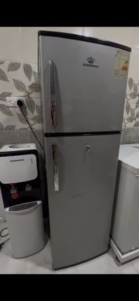 للبيع ثلاجة شغاله نظيفه  سعر البيت ٢٠٠ الف  مكان حي البلديات  07736369...
