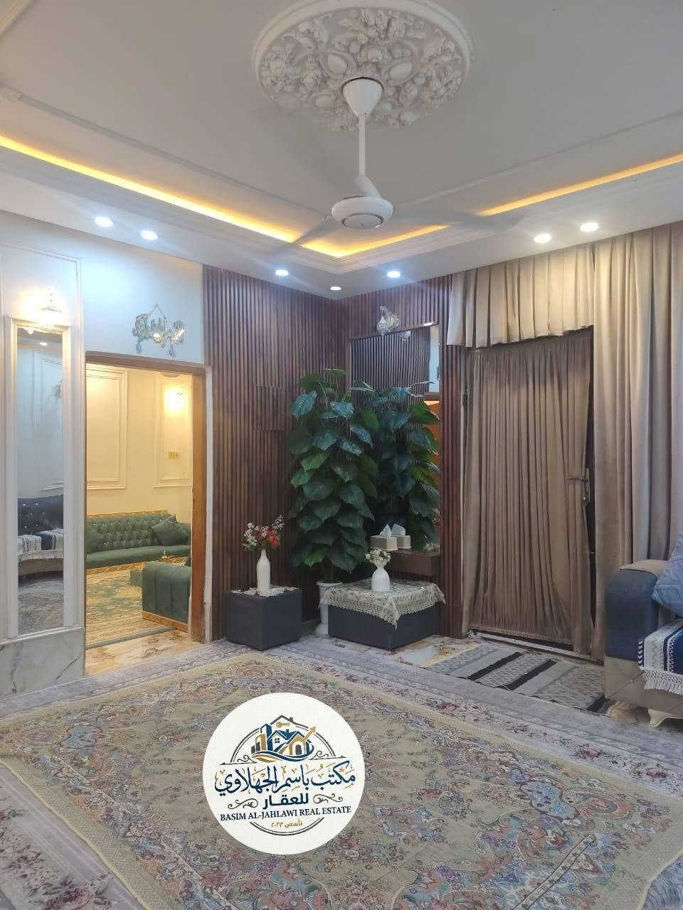 دار سكن للبيع قرب الكراج بغداد طابقين  135م مقدمة ١٠٠ وباقي وباقي ٦٥ كل شهر ٣٠٠ الف
دار سكن للبيع طابقين🛑🛑

 قرب الكراج بغداد 📌📌📌

 طابو صرف 📍

...................................ا

لطابق1️⃣ غرفة وصالةومطبخ وصحيات واستقبال 

 الطابق  2️⃣ ثلاث 3غرف وصاله وحمام وبيتونه كبيره 

.........................

#المساحة135 متر

مقدمة ١٠٠ وباقي ٦٥ كل شهر ٣٠٠ الف

#اتصل***********

نص مكتوب في الصور:
- مكتب باسم الجهلاوي للعقار BASIM AL-JAHLAWI REAL ESTATE تأسس ٢٠٢٣
- مكتب باسم الجهلاوي للعقار
- BASIM AL-JAHLAWI REAL ESTATE
- تأسس ٢٠٢٣
