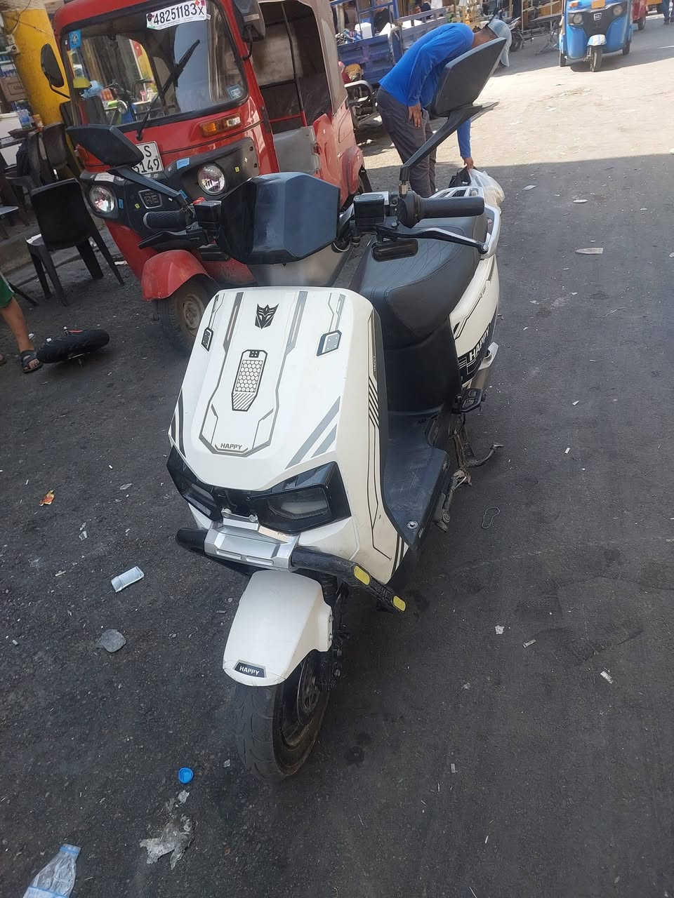 للبيع مابيه نقص بس الشاير بطاريات تجي وتفحص سعر 700 وبيه مجال سكن بغداد متواجد خاص او هاذه رقمي ***********
