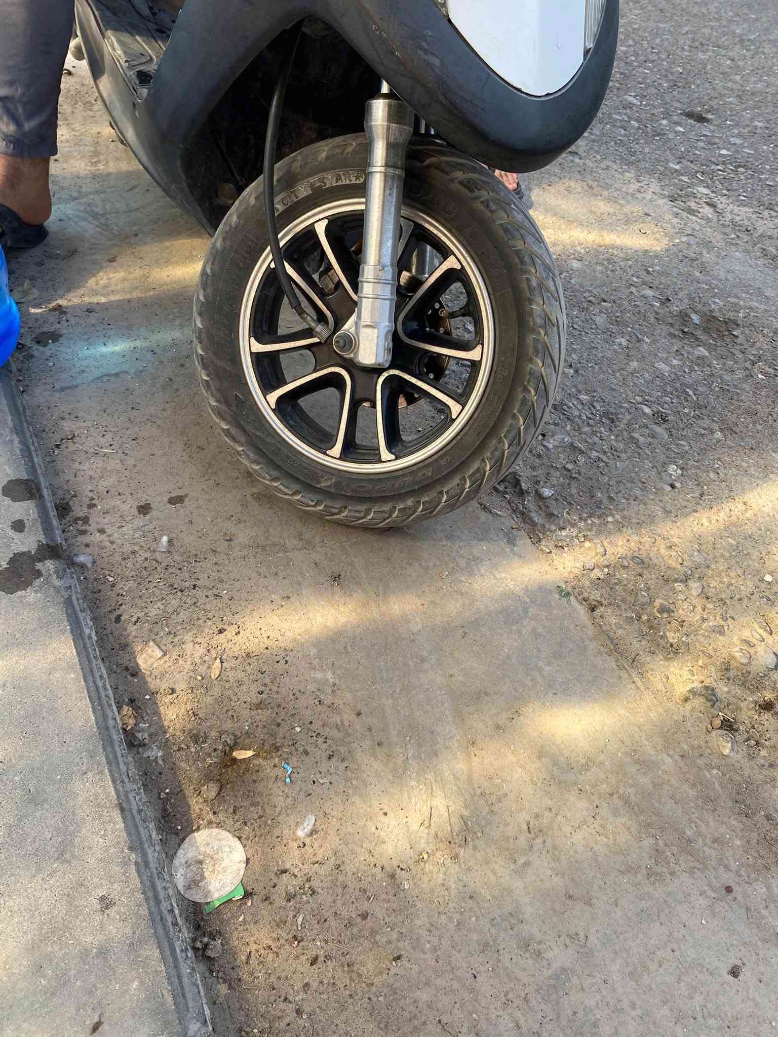 السلام عليكم دراجه للبيع أو مراوس ب اربع كير حسب القناعه ماكس عدله طلعناه من حاويه وزودنه عليه تزوديد بلادي اصل محرك ٥٥ شيال رياضي ويل صليب صالنصه صجميه نيكل داجه جديد سعر٩٥٠ وبي مجال مكاني نجف ‭***********‬
