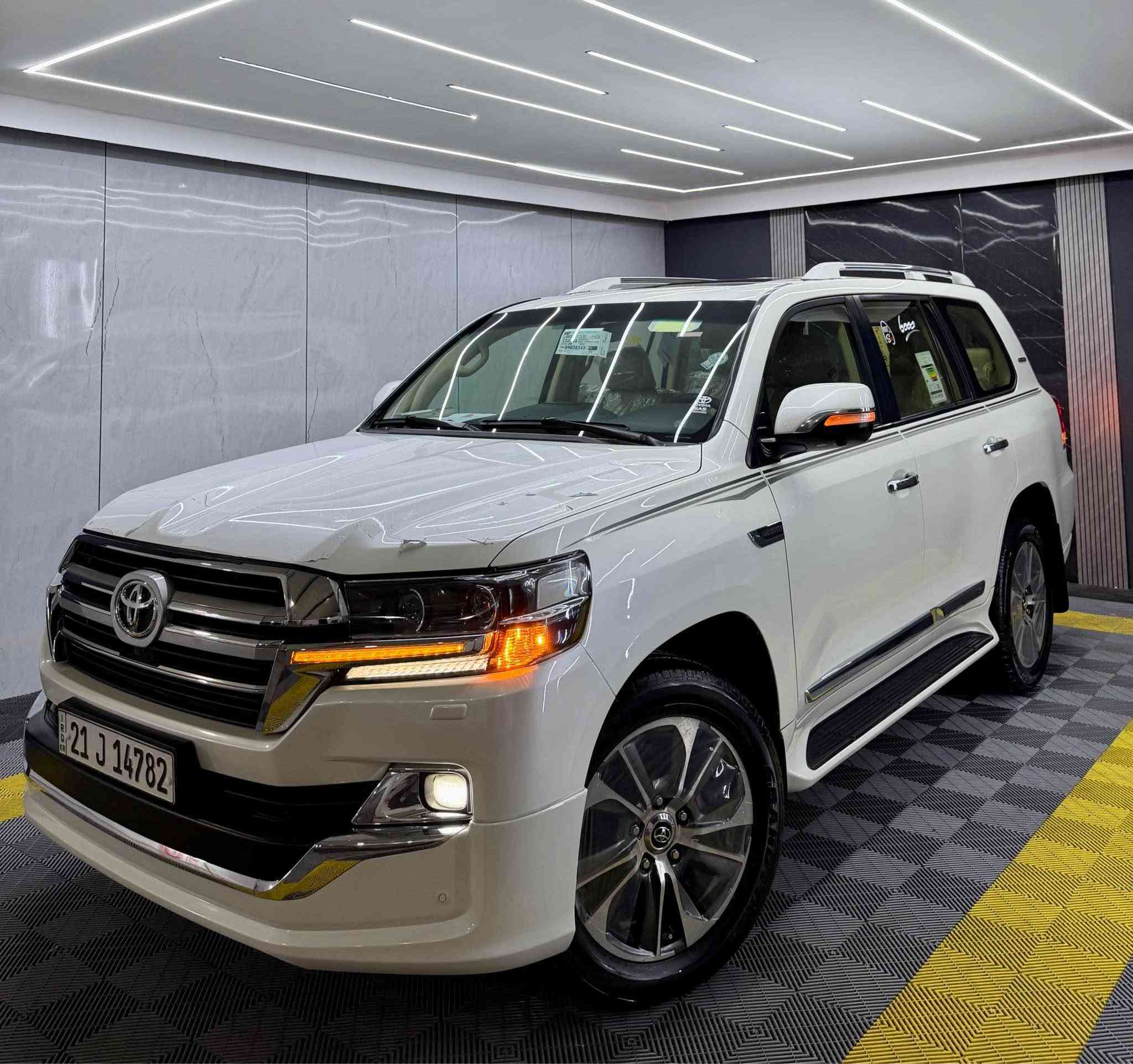 Land cruiser GXR  2017  V8  
ماشية:127km

لاندكروزر 2017  ساز باب أول   سياره مواصفات (بريمي ) ديفيدي بل قماره
  
‏‎ملاحظە : الاخوان رجائن بس بیع نقد بدون مراوس
أخت زيرو بل كارتون 📦🪬
‏‎لاندکروزر 2017  SAS  مواصفات (بريم) اصلي
‏‎محرک 8 سلندر _ حجم محرك (٤٦٠٠)
‏‎🪐ماشي 127 ألف

‏‎💎 مكفولة كفالة عامة من الدعامية إلى الدعامية
‏‎  بدون صبخ .بدون بارد  ،بدون رصعات ،بدون حتى شخط
‏‎دعاميات هم بدون صبغ ،رمل مابي ،لحية بدون صبخ ..بقية كلها بشرط

‏‎🧬فول فول مواصفات
‏‎شاشة كبير لمس  حاسة رادارات
‏‎كاميرات  سيلاد فتحة سقف 
‏‎كشن جلد كشن كاراباي شحن موبایل  8 اريباك تبريد مركزية
‏‎بصمة تشغيل عن بعد  سلاجة ليد زينون 
‏‎تحكمات ستيرن دبل فوليوم فورويل هوك
‏‎سيارة بها 2 بصمة من شركة جديد جدأ 
‏‎سيـارة عل نظافتها احسبها صفر زيرو

♟️ تخم تاير دنلوب الاصلي

‏‎ ⚜️محرك كير بشرط مامفتوح
‏‎سيارة حيل نظيفة كلشي عل بلاد لوك
‏‎سنوية زنكة كلشي جديد مدفوع لـ2031
‏‎باسمي السنوية بشرط تحويل و خرامة 
‏‎سيارة مابيـها دينار مصرف كامل من كل نواحي

‎‏‎🔹نفسي يوم /تحويل و وكالة حاظر
‏‎📍مكانك /داخل سليماني

‏‎💵 سعر 450$ 
‏‎☎️موبايل/ *********** السليمانية, العراق
