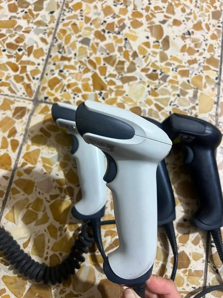باركود Zebra LS2208 أصلي - عدد 4
للبيع 4 أجهزة قارئ باركود من شركة زيبرا العالمية موديل LS2208 المشهور بتحمله وقوة القراءة.
الأجهزة أصلية وليست تقليد، 
المواصفات: قراءة ليزر سريعة، كابل USB، يقرأ جميع الباركودات ***********  بغداد
