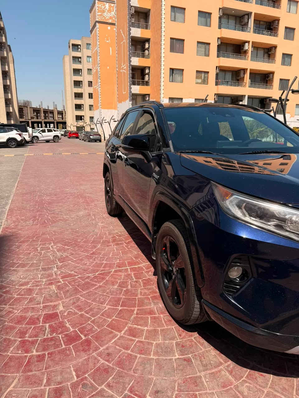 سلام عليكم للبيع تويوتا راف فور هايبرد موديل 2021 رقم بغداد سياره مواصفات XSE فول مواصفات فتحه سقف كشنات جلد اشاير بالمري وحساسات جانبيه وخلفيه صندوك كهرباء سستم صوت JPL كشن السائق كهرباء شاشه كبيره انظمه قياده سبورت ونورمل وايكو سياره حادثها فقط تبديل صندوك مكينه 2500 سعر 200 وبيها مجال بسيط مكاني بغداد سيديه رقمي ***********
