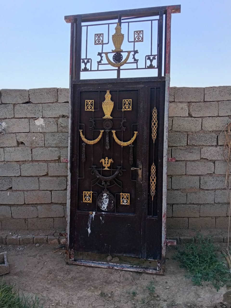 السلام عليكم باب كلدور العرض 1/25 والرتفاع 3/25 باب مضبوط بس شد السعر اتصل ***********

