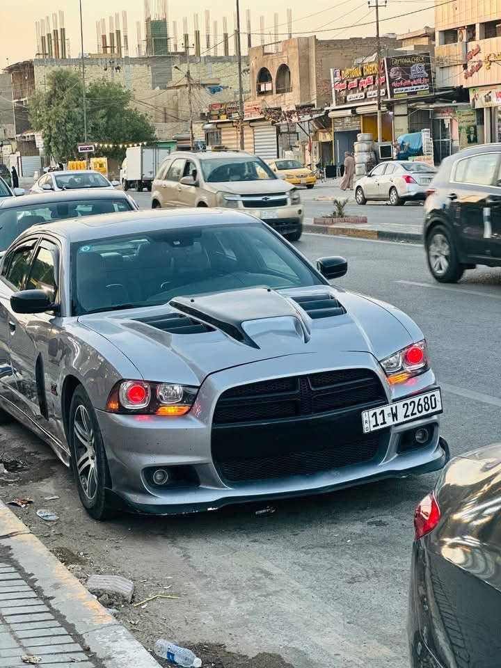 السلام عليكم جارجر 2013 وارد كندي 5700 فول مواصفات
�

* مكينة 5.7 HEMI V8
* 8 سلندر
* قوة 370 حصان
* گير أوتوماتيك 5 سرعات
* دفع خلفي RWD
* جلد كامل
* مقاعد أمامية كهربائية
* تسخين وتبريد المقاعد
* دركسون جلد وتسخين
* تحكم بالمقود
* فتحة سقف كهربائية
* شاشة Uconnect
* نظام ملاحة
* كاميرا خلفية
* حساسات خلفية
* تشغيل عن بُعد Remote Start
* بصمة/دخول وتشغيل بدون مفتاح حسب التجهيز
* مثبت سرعة
* تحكم بالمكيف Dual Zone
* نظام صوت Beats Premium
* بلوتوث وUSB/AUX
* أنوار HID
* جنوط R/T رياضية
* نظام ABS ومانع انزلاق
* مراقبة رادارات جانبيه
* نظام ECO / MDR/T 
*عينه اس ار تي300 العداد
*عليها منضومه غاز 60 لتر يعني انسى شي اسمه صرف بانزين 
*تبريد ثلج❄️
*منضومه زنون شعاعيه سعرها 500الف 
*ملاحضه بيها صوت بطل بالجهه مال سايق صارله اهواي ومرات ايسوي رجفه تروح وترجع بس من امشي معدل مستقره السياره مامئثر صارلي سنه امشي عليه اروح بيها السياره للدوام وارجع بس على مود مااتفاشل وياك اوكعلك فلوس مكينه 11 ورقه اتريد اتصلح اتريد اتبدل مكينه اتريد اتبقيها على وضعها كلشي ماعليها بس اني اوكعلك فلوس مكينه
*مكان السياره بغداد الاطباء
*رقم المبايل ***********
