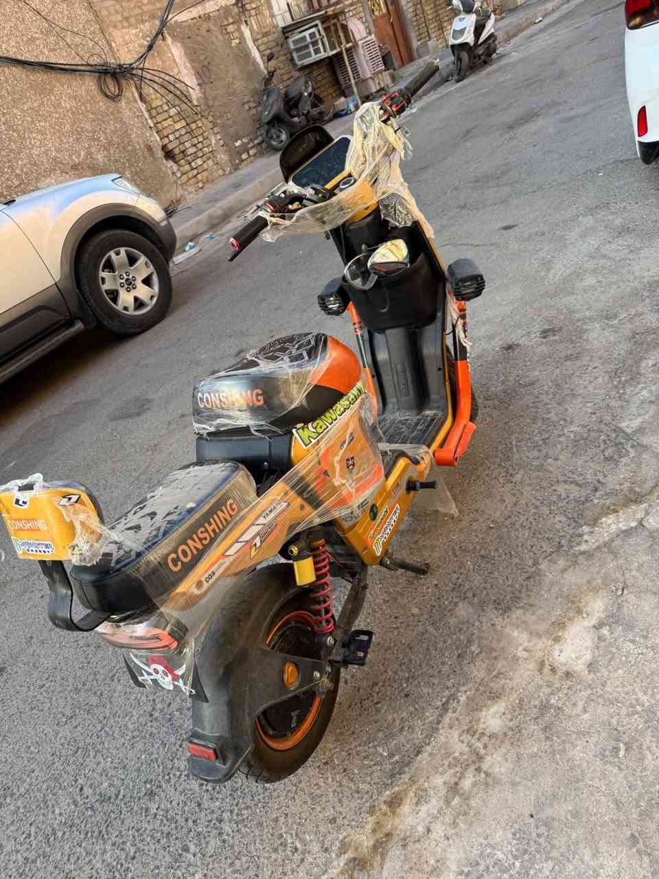 السلام عليكم دراجه X900 GT PRO كونشنك ٢٠٢٥ الدراجه بيها نقص ٣ بطاريات منفوخات والباقي كامل وشغال  ملف ٢٠٠٠ نحاس اصلي تايرات جديده بيها بس كفر موضح بل صور مكسور فقط سعرها ٣٠٠ الف وبيها مجال مكانها بغداد الكرخ العلاوي الرقم: ***********

