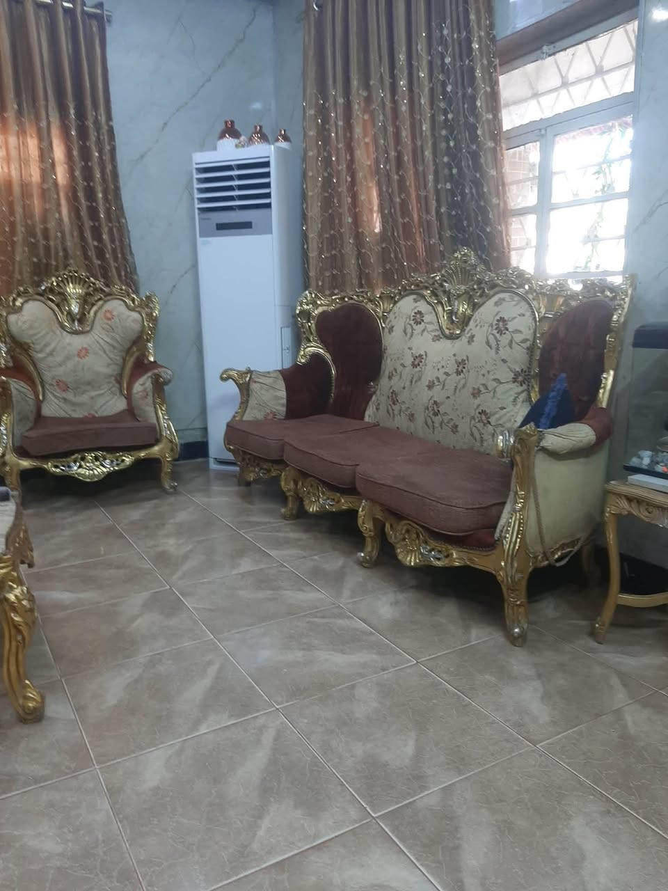 السلام عليكم تخم زان مصري للبيع ١٠ مقاعد السعر ٦٠٠ مكاني المنصور متواجد واتساب ***********
