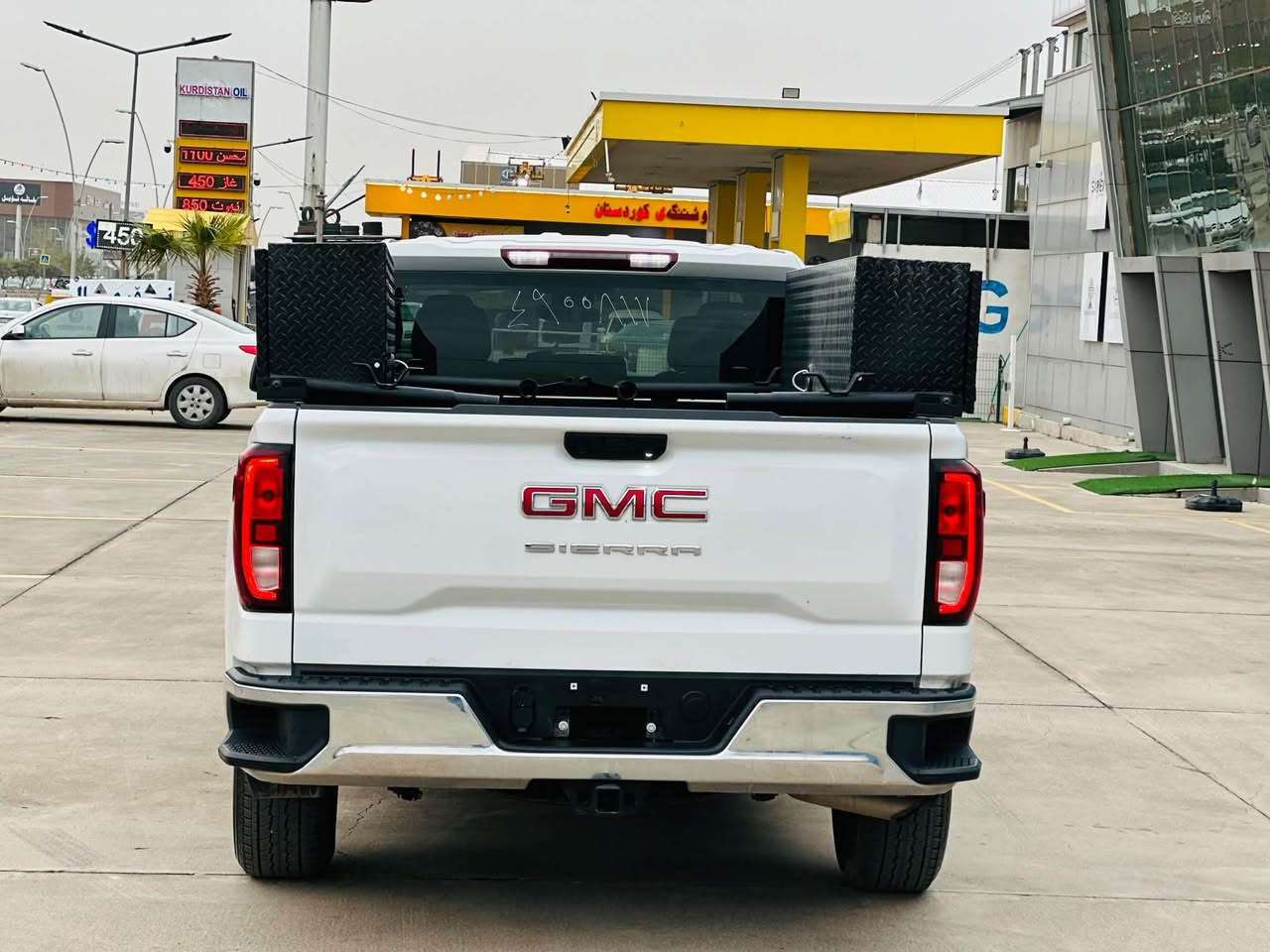 السلام عليكم
2024 GMC SIERRA K1500

جيمسي سيرا 

بصمة تشغيل عن بعد

2700 توين تيربو

دفع رباعي AWD 4*4

كير تعليك

كشن كهرباء

رادار خلفي

رادار امامي

 تحكمات ستيرن

مثبت سرعه 

تحديد مسار

لايت زنون

الحادث جملغ سايق شبر حافة بنيد 

دواخل و شاصي مكفولة 

ايرباك ستيرن راجع سستم

السعر225 بدون رقم 

مكان السياره اربيل📍 (معرض اربيل كارس )

للاستفسار والجاد بالشراء الاتصال ع الرقم

***********☎️📞
