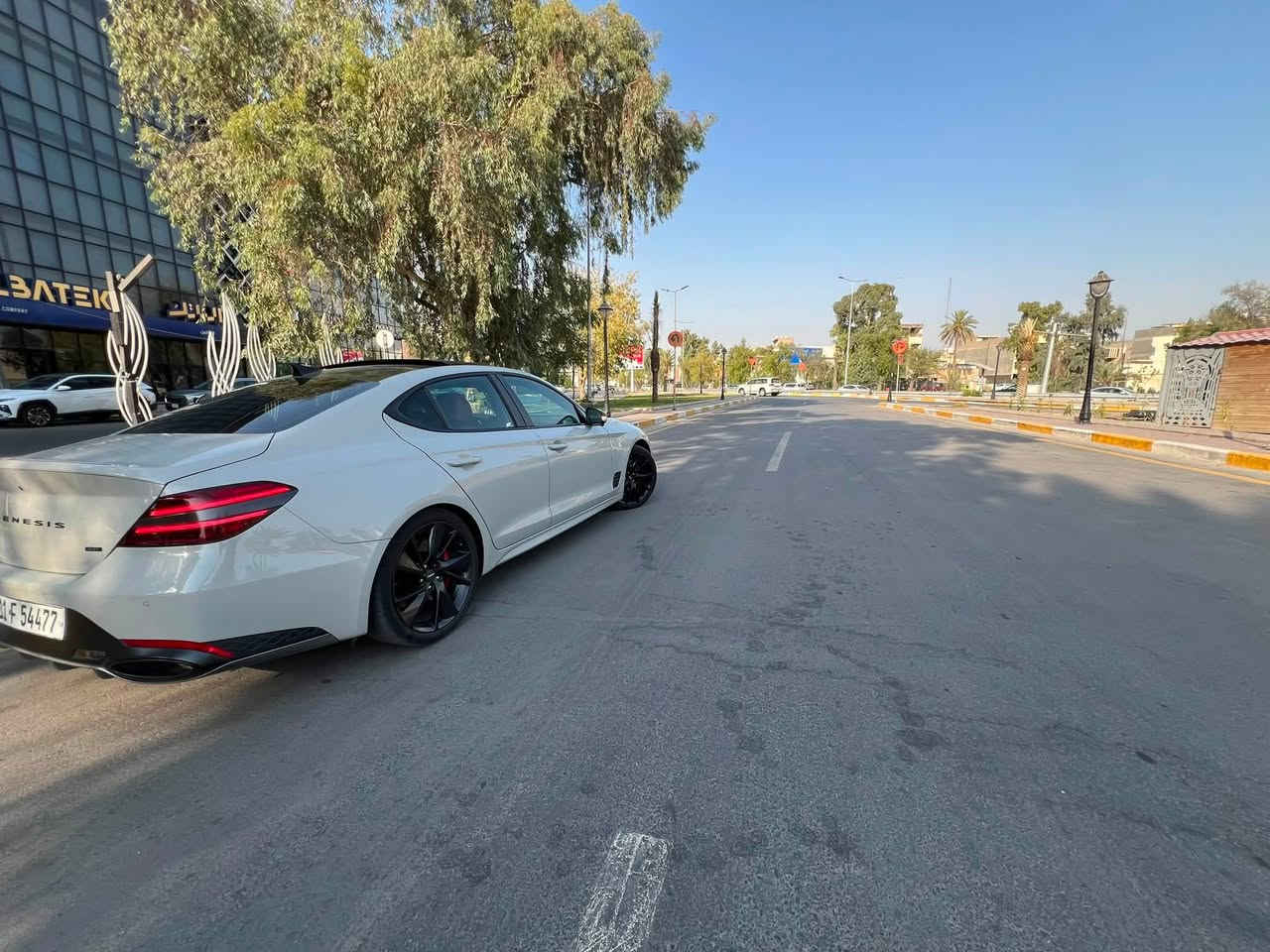السلام عليكم 
للبيع فقط 
كلنا نعرف سوك ماكو واني عارضها جوه السوك وما اتصور اكو g70 موديل ٢٤ بهيج سعر وعليها اضافات
جينسز g70 سبورت برستيج أعلى فئة
فوول 
موديل ٢٤ 
٦ سلندر ٣٣٠٠ تون توربو 
ماشية ١٢ الف 
٤ كامرات 
داتا شو 
داخل احمر
قمارة كنتارة
السيارة عليها اضافات 
للامانة السيارة كلش قوية 
الاضافات ::
بلكات ريسنك 
جهاز jb4 
لويات ايباخ 
حدادية امامية وخلفية ريسنك 
بولي واتر بمب وزن خفيف 
داون بايب + اكس بايب 
كزوز سستم ماركة ARK صوته طرب 
انارة داخلية محيطية 
حادثها بنيد مبدل ومصبوغ + باب السائق ايضا مبدل ومصبوغ ومباوك ويا الباب الخلفي 
بيها سحب بالشاصي الايمن وعندي صور التصليح اني المستوردها وصلحتها على ايدي 
رقم بغداد مميز 
السعر ٢١٥ وبيها مجال سعرها مال ٤ سلندر
***********
