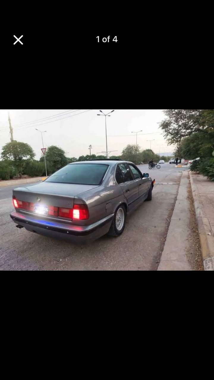 لوك پاكه تي 

Bmw1991525
ئارمي پلاستيكي سليماني به شه رتي ئارم ئه وه ليات موس و براوه 
ته بريد سارد و گه رم 
كوشن جلد 
پيش پان 
ده عمو ليدراري نيه سه ياره كه زور جوانه 
نوقساني نيه 
بو زانياري زياتر چات بنيره 
53گه لا
***********
گۆرینەوەو قیست قەرزم نیە السليمانية, العراق

نص مكتوب في الصور:
- 4 of 4
- 1 of 4
- 3 of 4
- 2 of 4