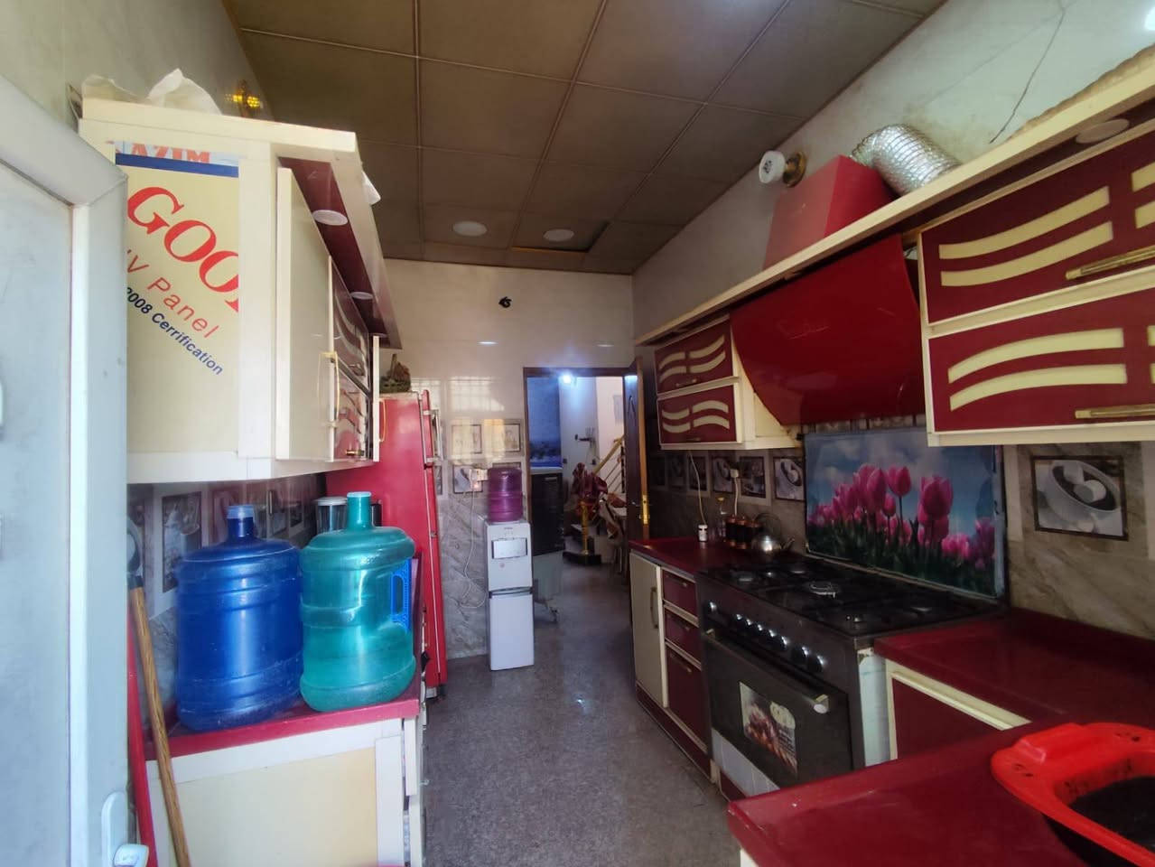 سلام عليكم بيت للبيع طابقين حديث طابو صرف ١٣٠ متر واجه ٧ نزال ١٨ ونص  في بعقوبه حي المعلمين قرب المدرسه العدنانيه مباشر بنص سوق الحي عن شارع الخدمي ١٠ متر / طابق الأول غرفه ستقبال صاله مطبخ صحيات طابق الثاني غرفتين صاله صحيات البيت كله كرانيت للإستفسار/***********
