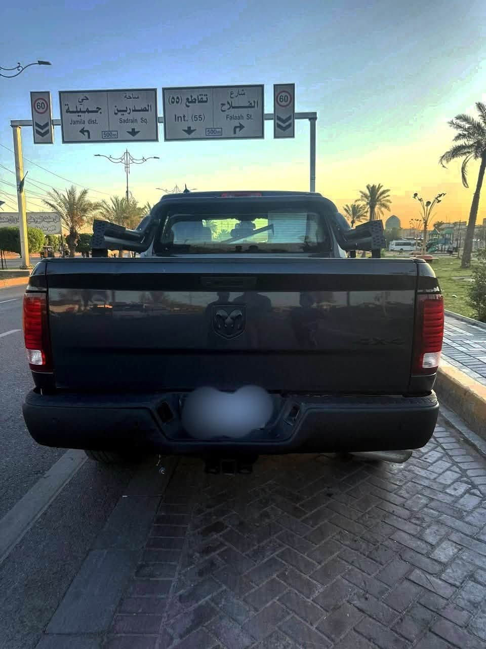السلام عليكم 
للبيع دوج رام كلاسك موديل 2021
السعر 165 
باب قصير بدي طويل 
محرك 3600
فور ويل 4×4
كشن منفصل فرس 
شاشه حجم كبير 
كشن كهرباء
تدفئه بالكشنات 
تدفئه استيرن 
تخم تاير 
كير محرك كفاله 
ضربة امريكه جاملغ وبنيد امامي 
داخل العراق جاملغ خلفي 
مكان السيارة بغداد مدينة الصدر
اتصل وتدلل (***********)
