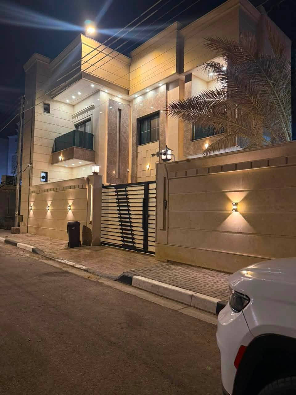 🏡 للبيع بيت مميز في الجمعيات 3 – قرب الأفراح

📍 بيت ركن بموقع مميز
📐 مساحة البناء: 260 م²
🌳 مع البيت قطعة وقف بمساحة 450 م²
📜 مساحة الطابو: 176 م²
🛏️ مجموع الغرف: 6 غرف
🛌 4 غرف نوم ماستر
🏗️ بناء 2025 – درجة أولى
🧱 البناء من الطابوق
✨ البيت مغلف بالمرمر
🎨 السقف كامل جبس مع ديكورات
🛋️ البيت مؤثث بالكامل

💰 السعر المطلوب: مليار و100 مليون
📞 للاستفسار:

***********
***********
